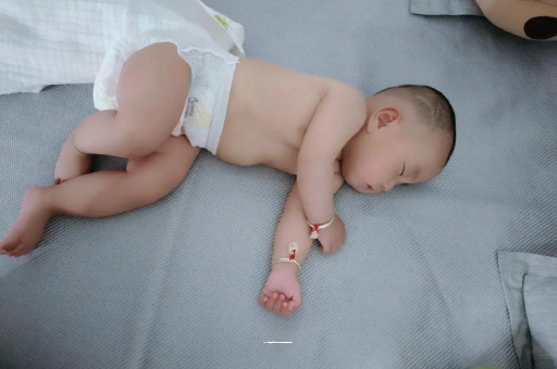 定州六个月宝宝眼睛散光